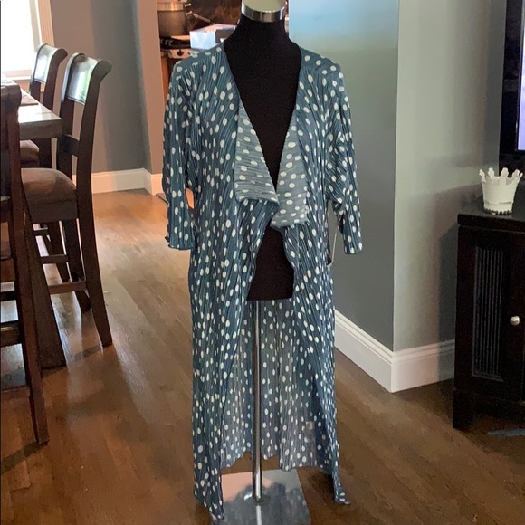 🆕 Lularoe Shirley 🌸 Silk Like Ribbed Pattern - Picture 1 of 3